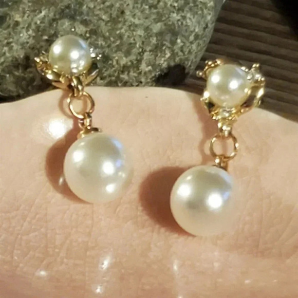 Glam White Faux Cultured Pearl Austrian Crystal Gold Plated Dangle Earrings - Picture 1 of 6
